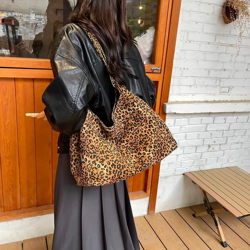 Borsa a tracolla in tessuto Oxford moda leopardo di grande capacità catena Hasp borsa Tote Casual 2024 borse di vendita calda per le donne Bolsa