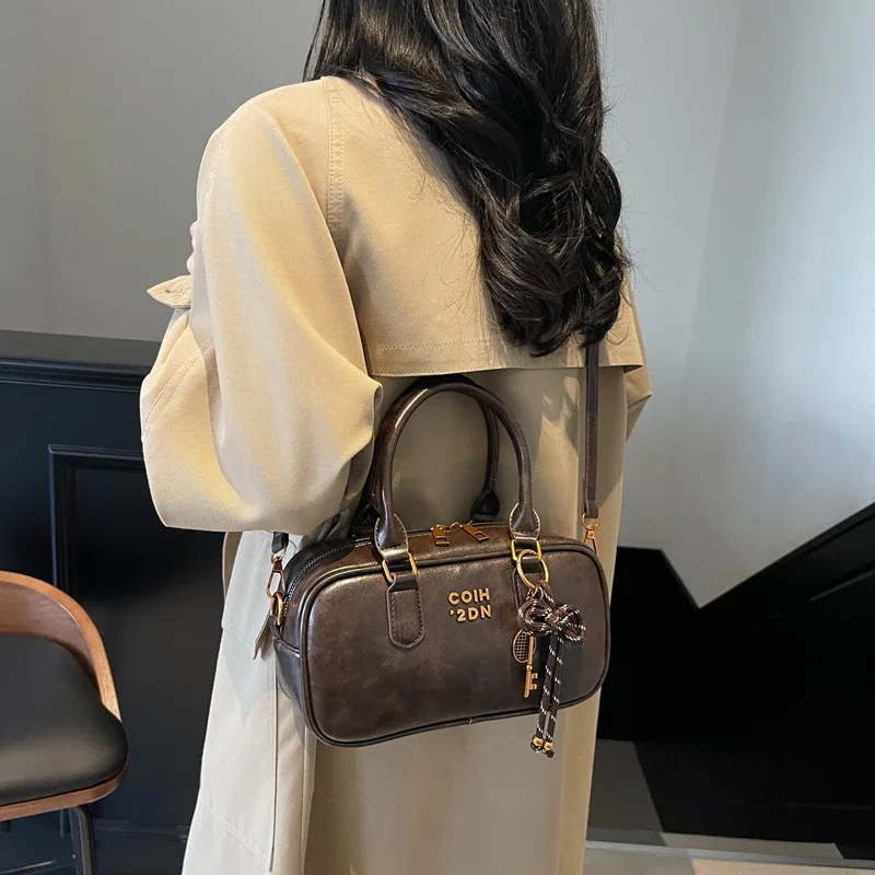 

1 шт. Осень 2023 г. - Зимняя женская бейсбольная сумка в стиле ретро - Модная, универсальная, на плечо - для переноски, элитный повседневный стиль