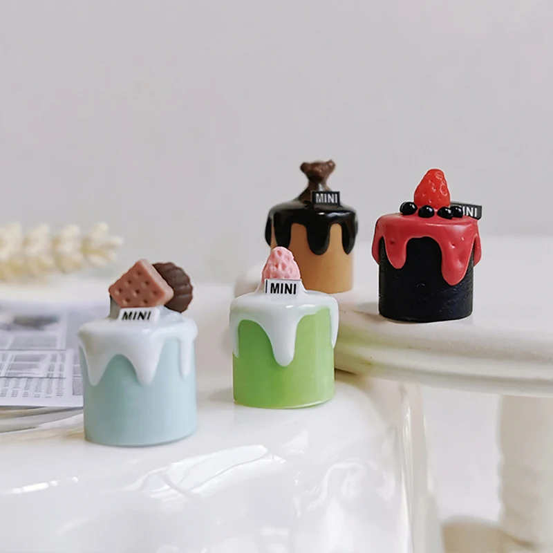 

1/12 Dollhouse Kitchen Food Toy: Fun and Realistic Pretend Dessert Cake Model for Kids Pretend Play.