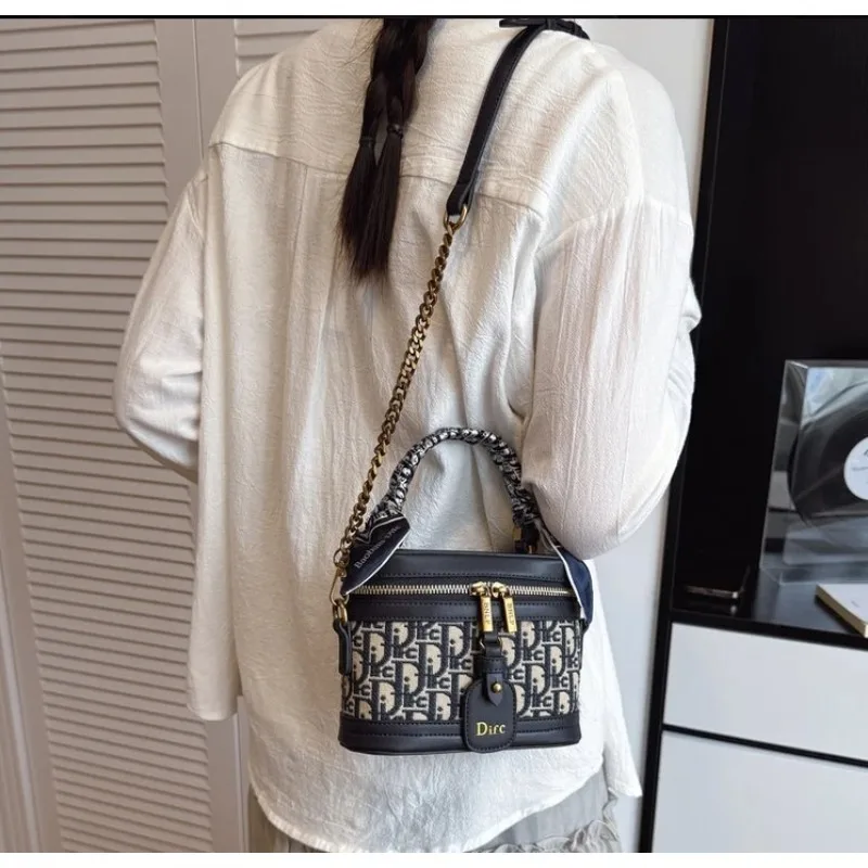 Textured Leather Diaper Bag For Women Elegant Crossbody Bag Vintage Minimalist Tote Designer Large Capacity Luxury