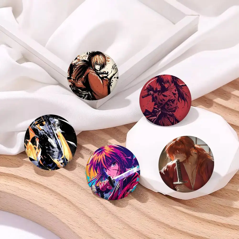 Pin de solapa redondo de metal suave de anime Rurouni Kenshin, insignia, regalo para amigos, joyería infantil