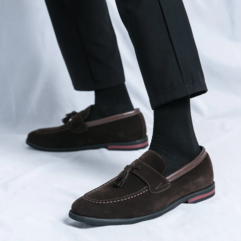 

Мужская повседневная кожаная прогулочная обувь, деловые нескользящие рабочие лоферы с мягкой подошвой, обувь с острым носком и кисточками на плоской подошве, уличные кроссовки