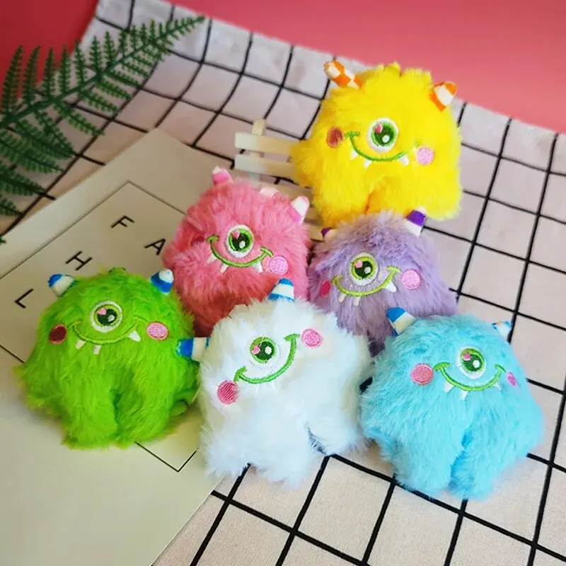 2 Stücke große Augen Monster Schlüssel bund zufällige Farbe einäugige Tier Plüsch Anhänger