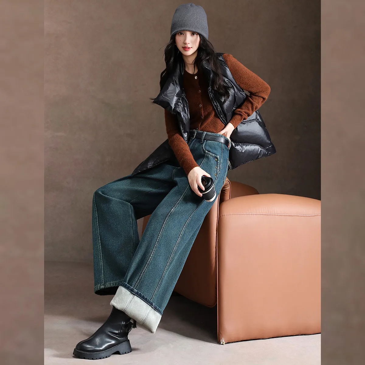 جينز LOUIS YAO من قماش الدنيم مبطن بالصوف سميك مستقيم الساق لخريف وشتاء 2025 جينز نسائي طويل فضفاض عالي الخصر من القطن