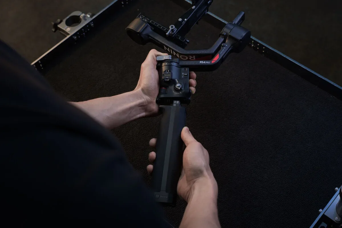 DJI RS BG70 High-Capacity Battery Grip Endurance 29.5 hours Rated Capacity 4800 mAh for DJI RS 4 Pro/RS 4/RS 3 Pro/RS 3 Original