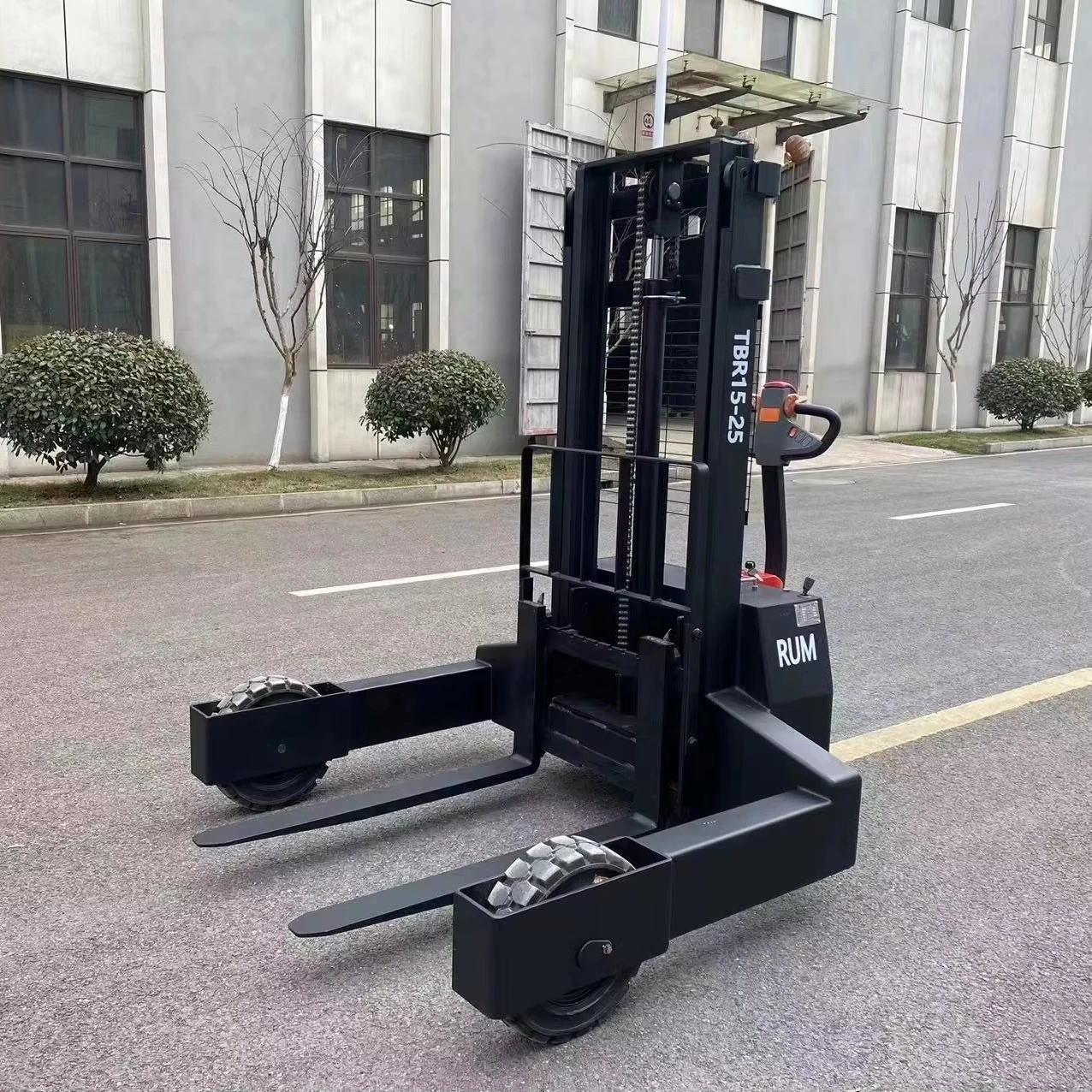 1000kg 1200kg,1500kg,2000kg Outdoor Electric rough off road straddle terrain stacker