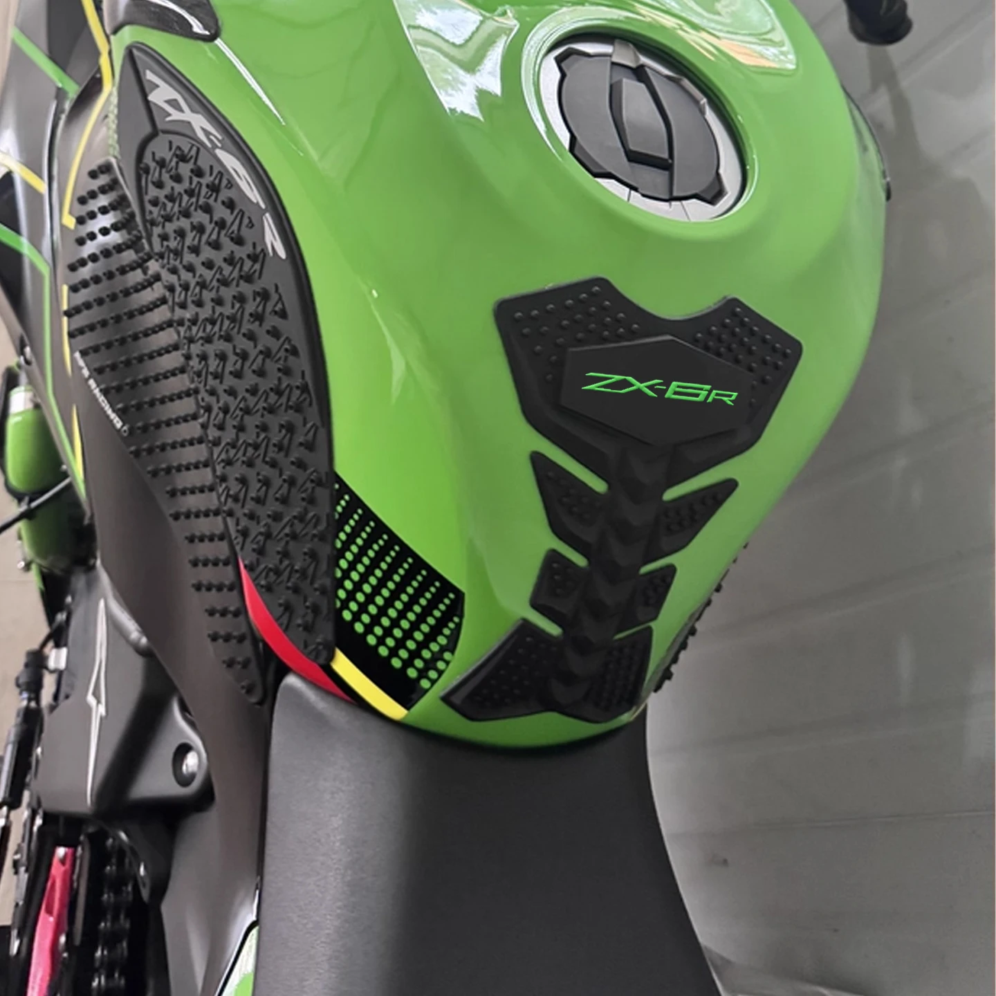 Suitable for Kawasaki ZX6R ZX-6R 2009-2025 Motorcycle Rubber Anti-Slip Sticker Tank Pad Protective Side Sticker Decorative Stick