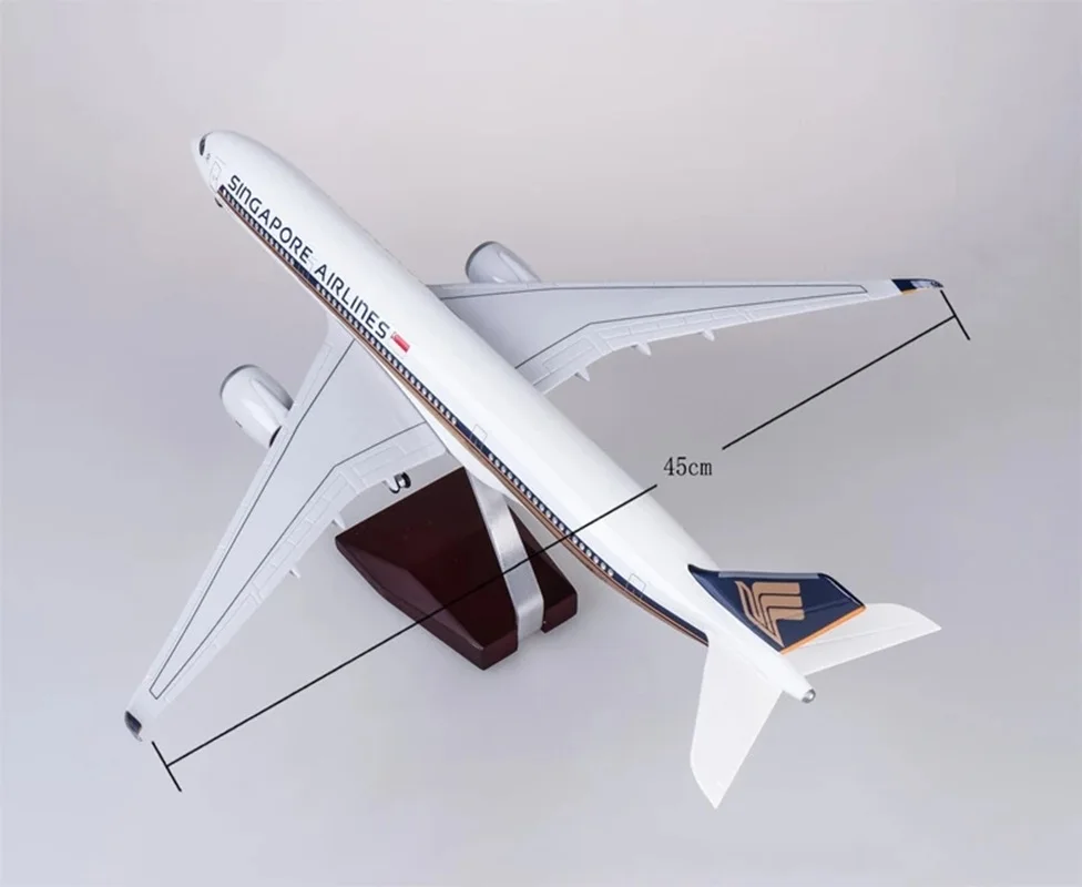 Singapore Airlines 47CM 1:142 Scale Model Aircraft A350 Airbus LED Light Die-casting Machine Collected As A Gift By Aviation