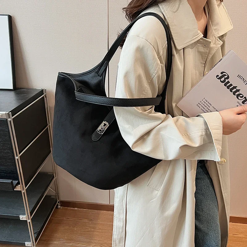 LEFTSIDE Fashion Small Chamois Shoulder Bag For Women 2024 Winter New Tend Female Simple Underarm Tote Bag Handbags And Purses