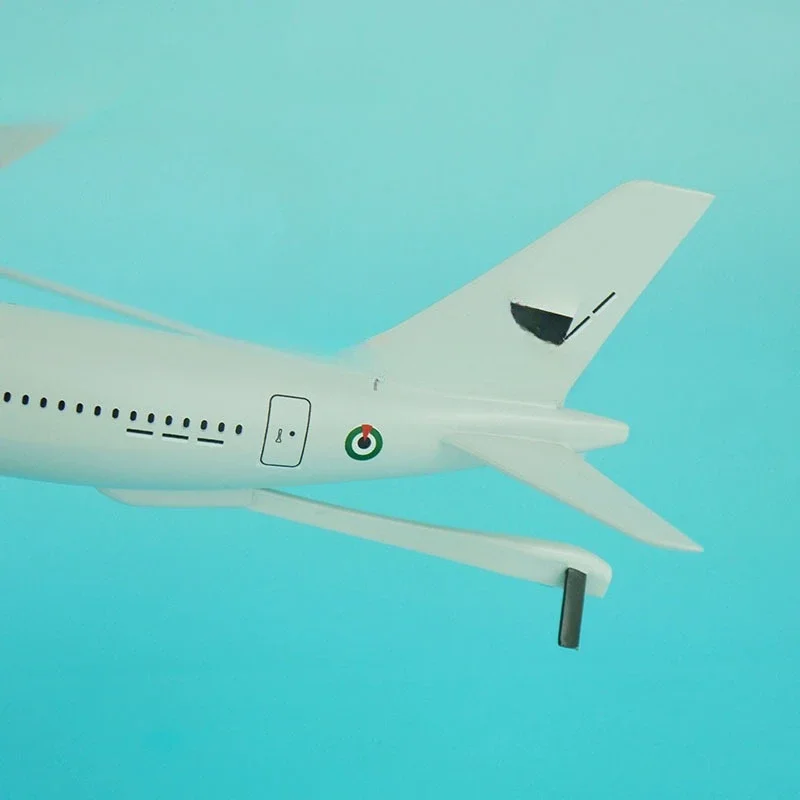 Resin model aircraft A330-200 Tanker 1/200 32cm aircraft model