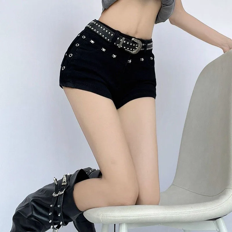 Pantaloncini di jeans bianchi estivi da donna Elasticità skinny sexy Y2K Jeans corti Pantaloncini da cowboy con rivetti gotici con personalità retrò femminile