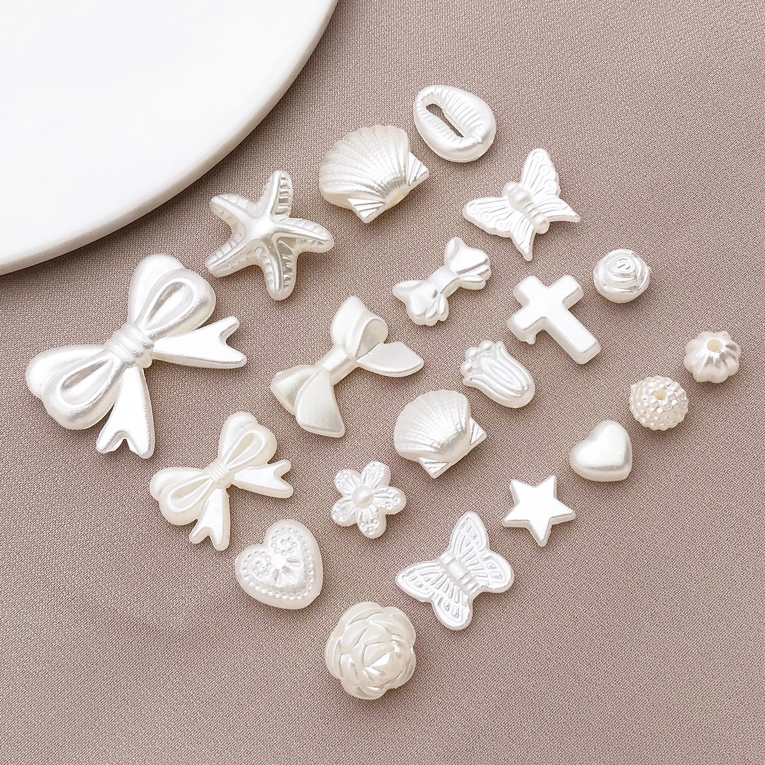 100pcs Imitation Pearl Beige Bow Flower Spacing Bead String Pendants For Making Charms Keychain Necklace DIY Handbag Ornament