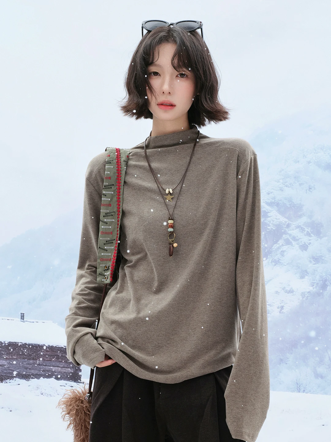 

Универсальная женская футболка с длинным рукавом и высоким воротником, свободного кроя, весна 2026, новая коллекция, повседневная, комфортная.