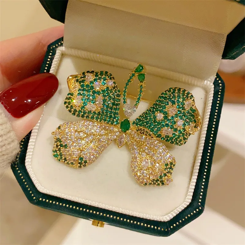 

CC Luxury Brooch Imitation Emerald Butterfly Shape Coat Pins Full of Shining Zirconia Suit Pin 100% Handmade Corsage Gifts B368