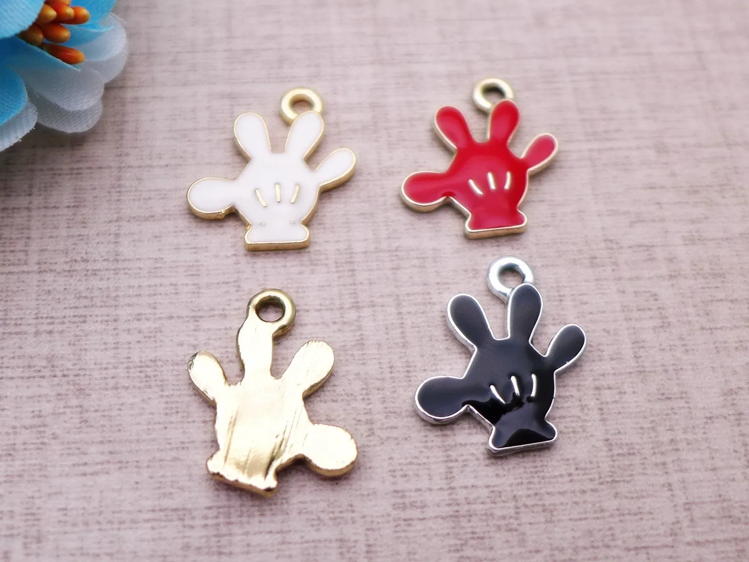 100pcs 16x21 MM Christmas Gloves Mittens Keychain Necklace Drip Oil Metal Enamel Charms Jewelry Accessories Earrings Bracelets