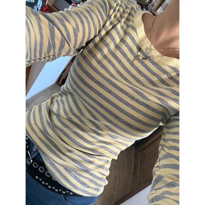 تي شيرت نسائي من Combhasaki Y2K عتيق برقبة دائرية وأكمام طويلة تي شيرت جمالي مخطط بألوان متباينة ملابس علوية ضيقة غير رسمية ملابس خروج