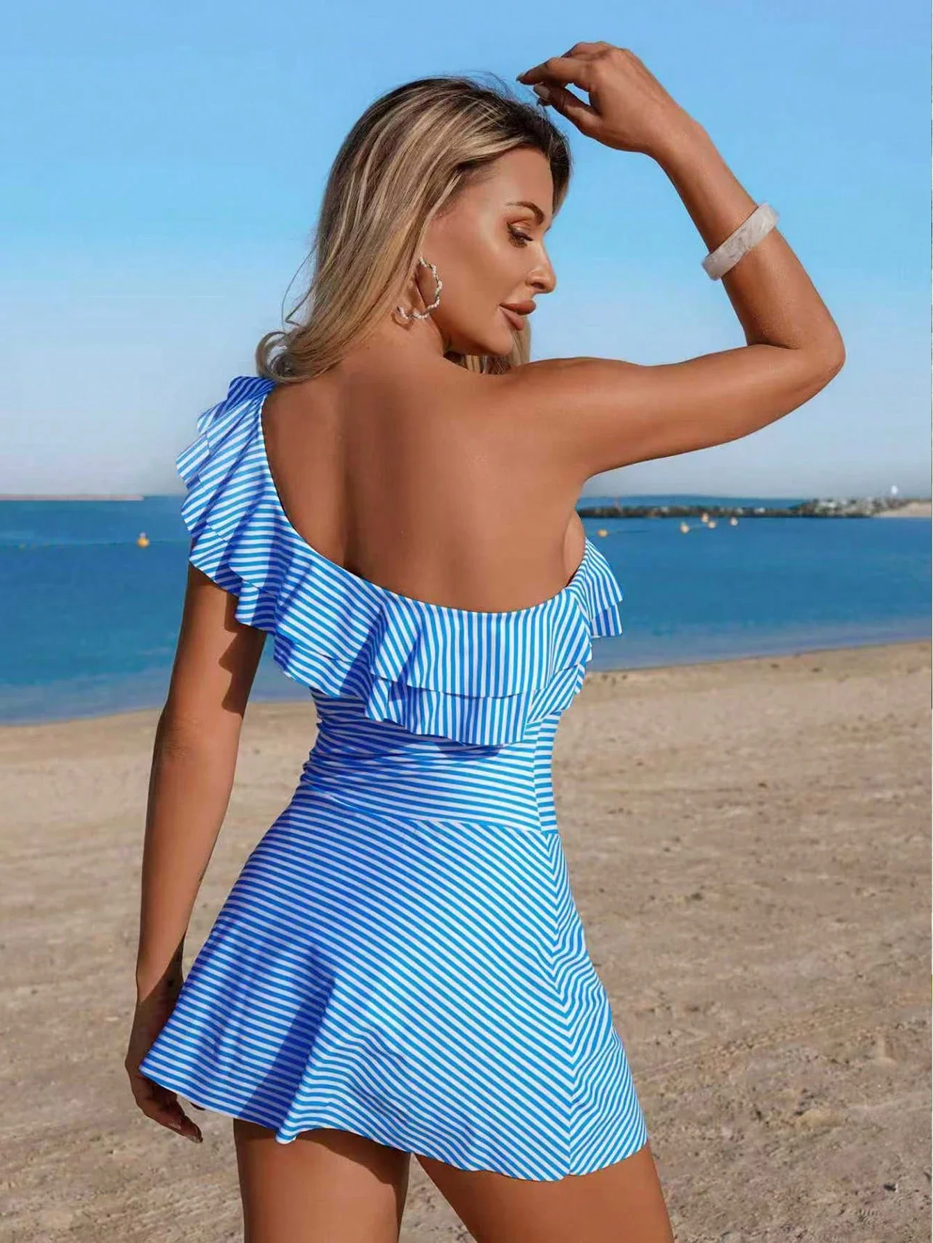 

One-Piece Swimsuit With Ruffled Shoulder And Striped Pattern For Beach Summer Wear