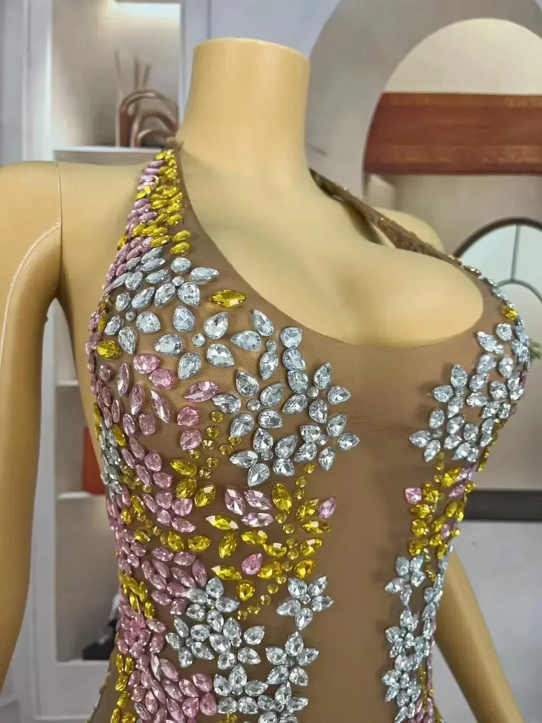 Vestido corto de malla transparente con diamantes de imitación brillantes para mujer, cristales de perforación en caliente, vestido de noche de fiesta, disfraz de Drag de escenario de reina de cumpleaños