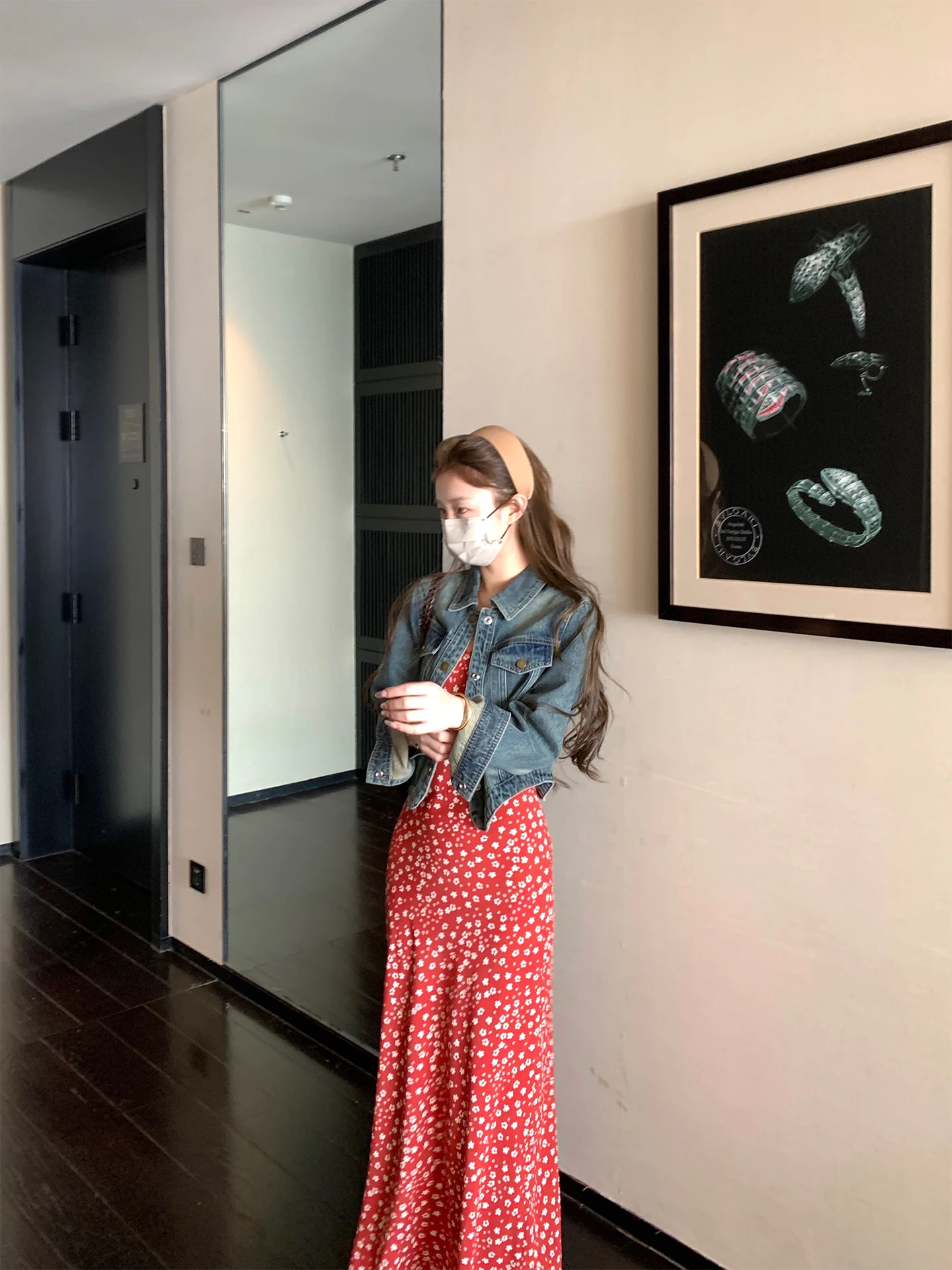 

Весна-Лето 2026 Женская джинсовая короткая куртка с длинными рукавами в корейском стиле, приталенная, теплая, с воротником, на пуговицах, короткое пальто