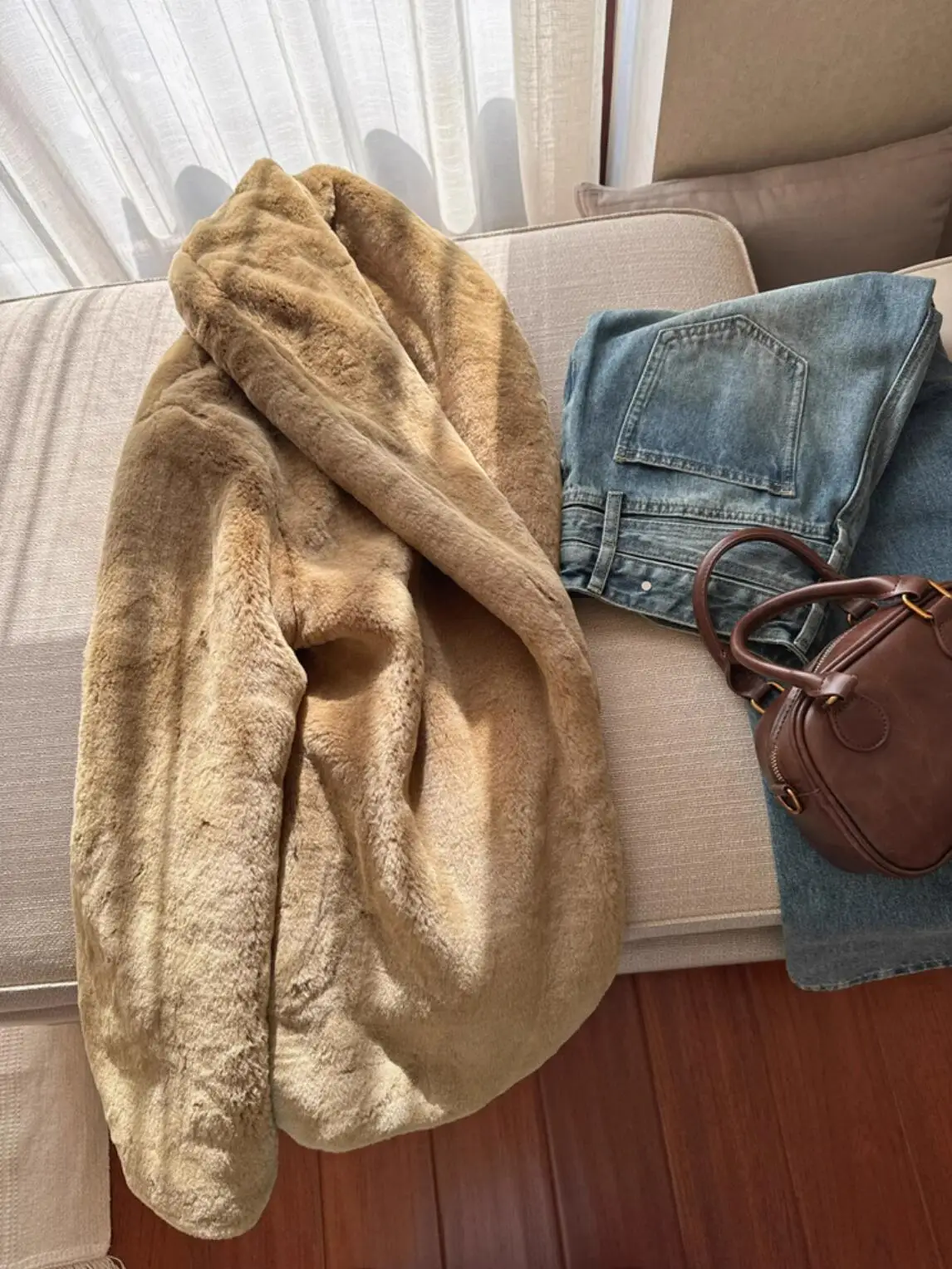 جديد الشتاء النساء شال التلبيب طوق فو مضلع معطف الفرو الدافئة لينة شعر أشعث ميدي طويل سترة دافئة ملابس خارجية فضفاضة