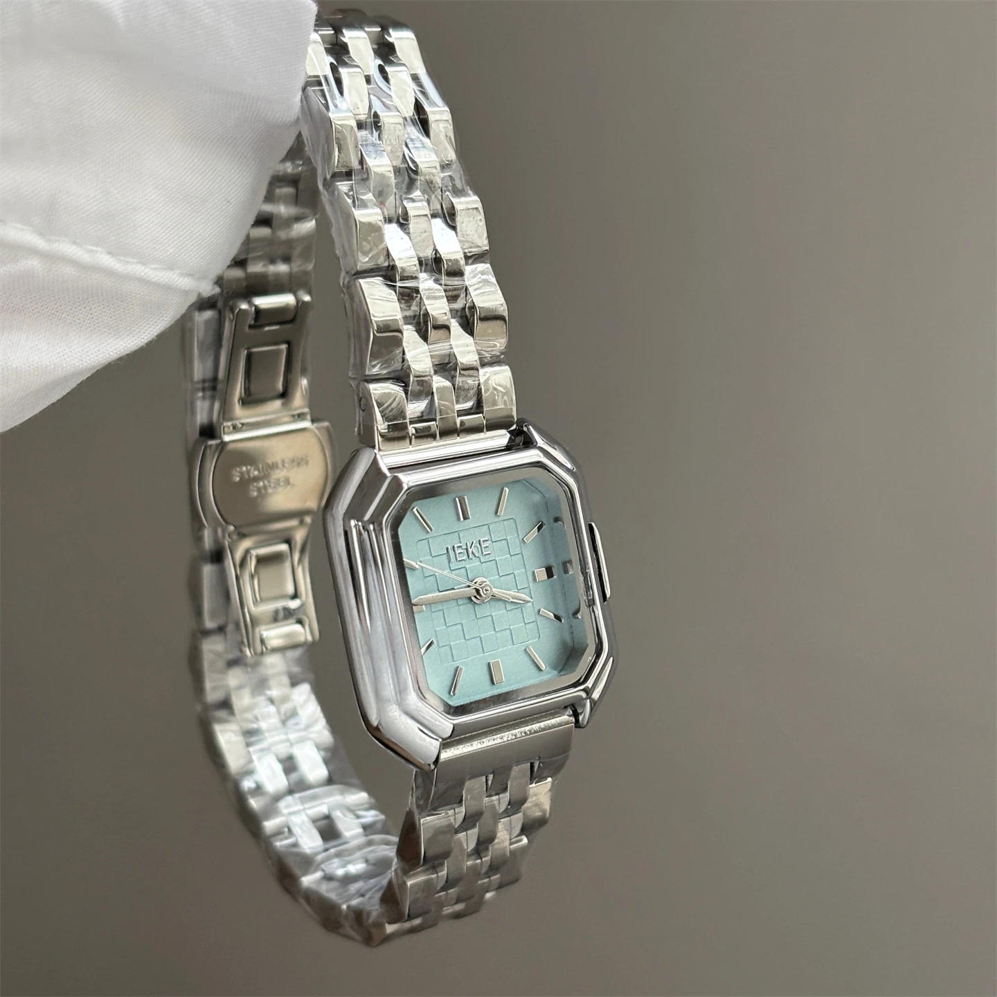 

New Square-Shaped Versatile Women'S Watch, Exquisitely Designed, Light Luxury Retro Quartz Wristwatch, Women'S Accessory.