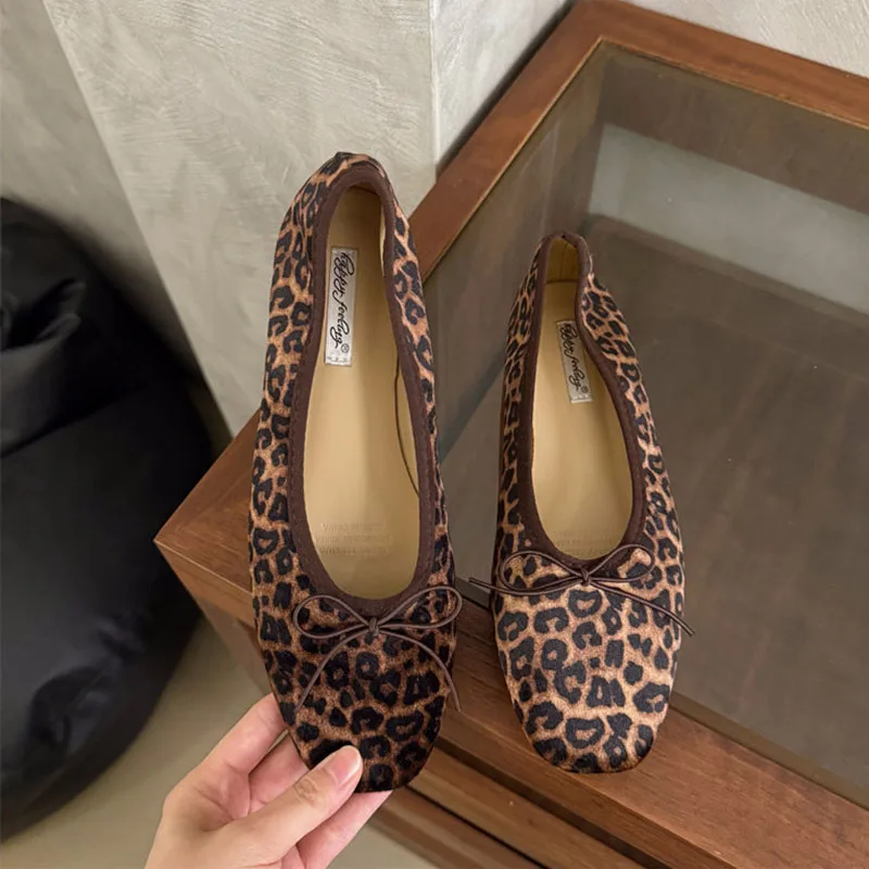 Weiche flache Schuhe für Damen, Neuheiten für Herbst und Winter, lässige Damen-Flachschuhe mit Schmetterlingsknoten, flache modische Flockschuhe für Damen – Detail 8