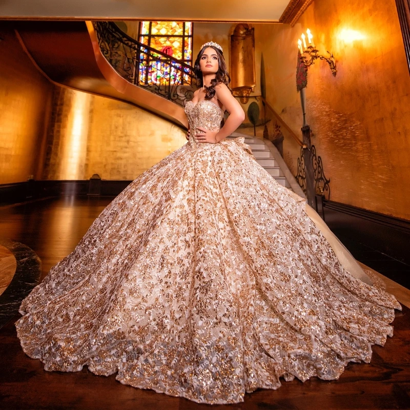 Champagne Quinceanera Dress Ball Gown 2024 Off Shoulder Appliques Lace Beads Crystal Bow Tull Sweet 15 Years Vestidos 16 De XV