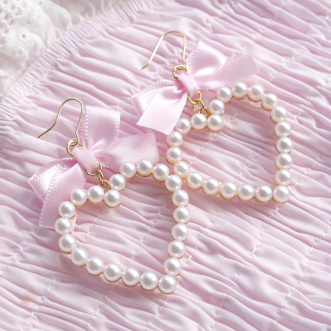 1 pair of Y2K sweet and cool pink love bow imitation pearl pendant earrings suitable for ladies to wear fashionable jewelry at g