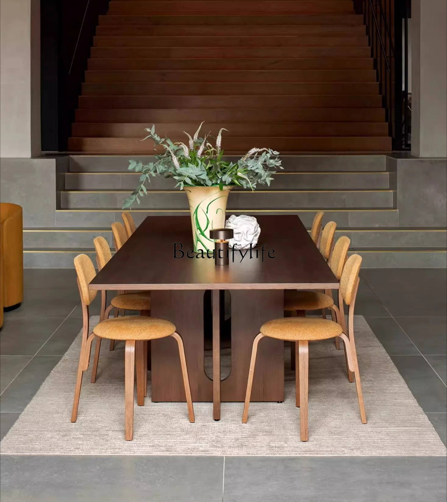 Włoski minimalistyczny stół do jadalni z litego drewna Nowoczesne nordyckie prostokątne biuro wabi-sabi średniowieczne Biurko konferencyjne