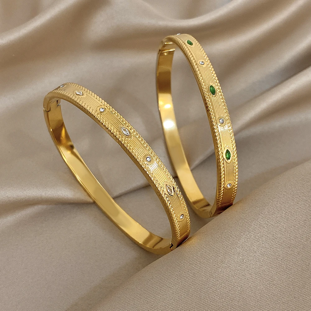 

DODOHAO Retro Round Stainless Steel Bangle Bracelets for Women Simple Inlaid Zircon Open Spring Buckle Wide Bangle Jewelry Gift