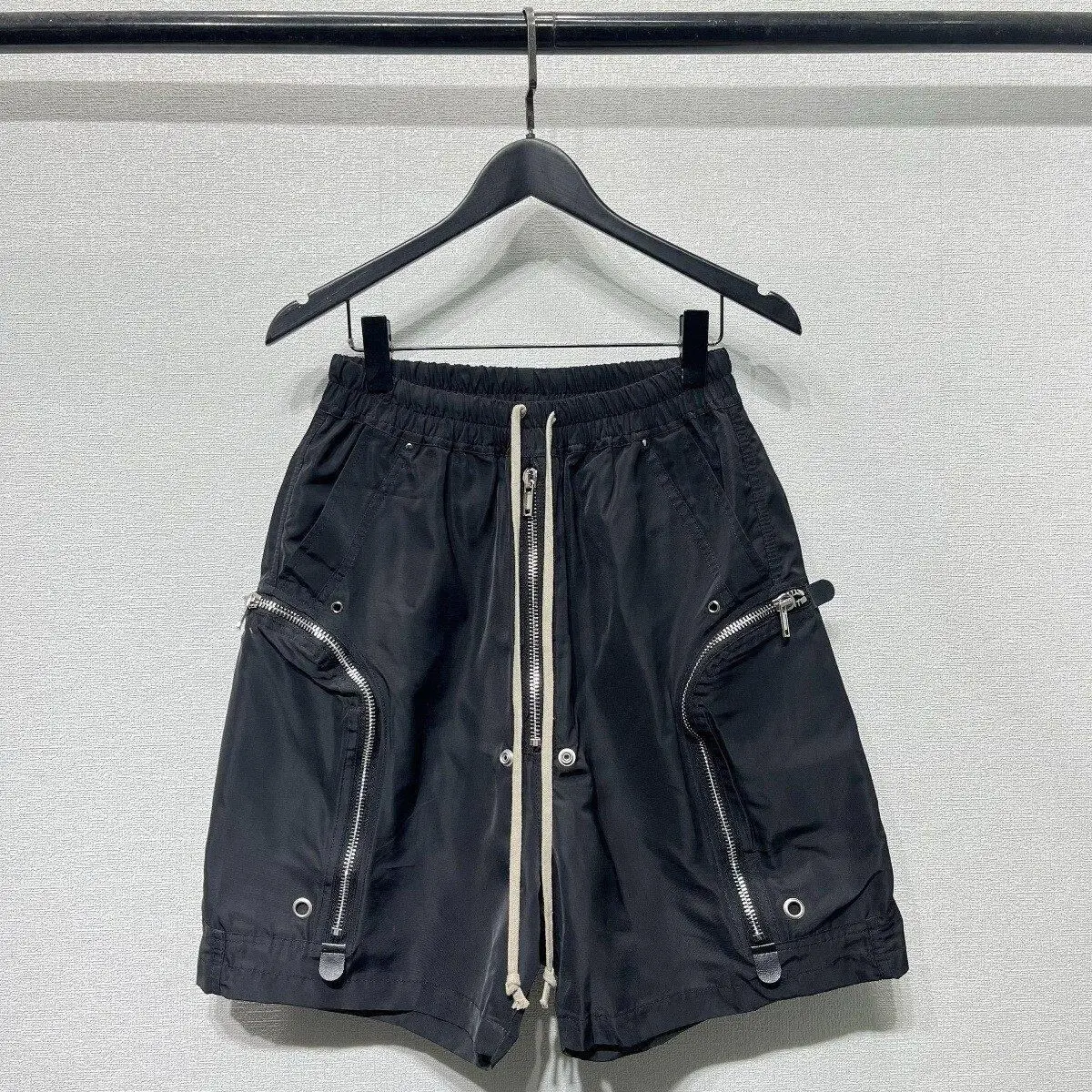 Loose Five-Quarter Workwear Shorts Unisex Summer Casual Style Chain Decorated High Street Trendy Black Shorts for Men And Women