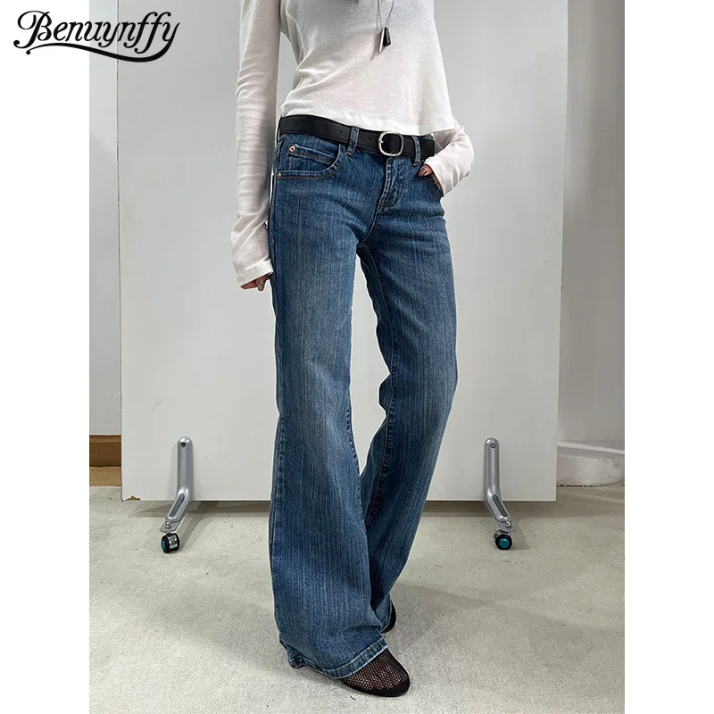 

Винтажные джинсы-клеш Benuynffy с заниженной талией для женщин, весна 2026, новинка, уличный стиль 2000-х, универсальные повседневные расклешенные брюки