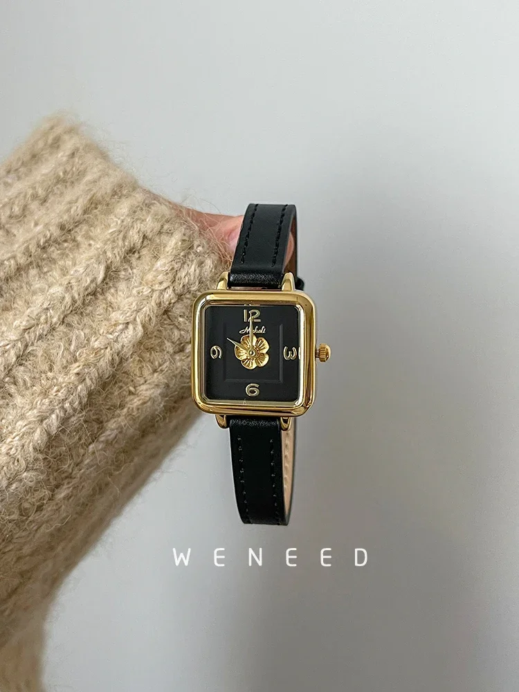 Light Luxury Fashionable Square High-end Women's Relojes Retro Vintage Women's Watch Black Gold Camellia Chain Quartz Watch