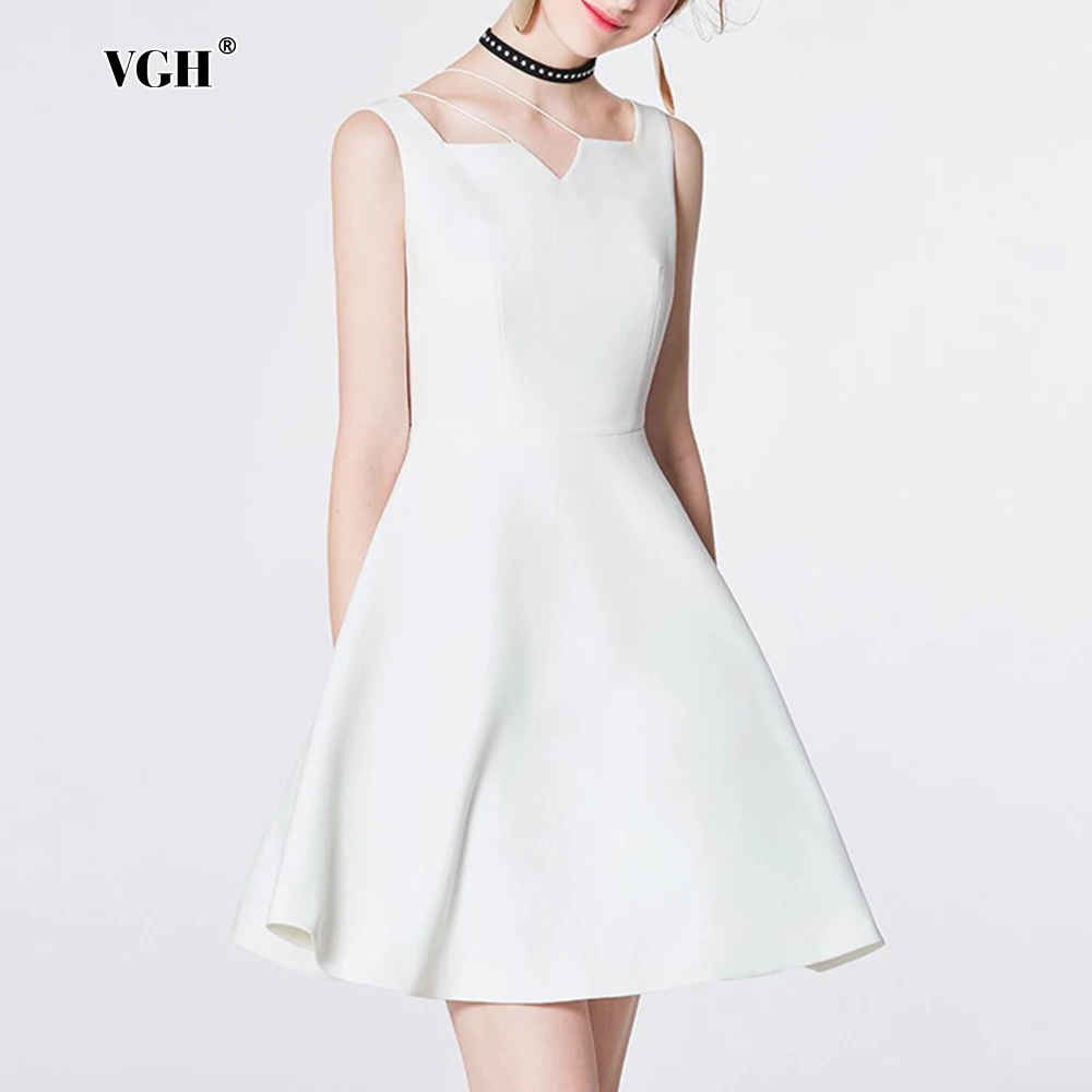 

VGH Solid Chic Vintage Slimming Short Dress For Women V Neck Sleeveless High Waist Temperament Camisole Dress Female Fashion New