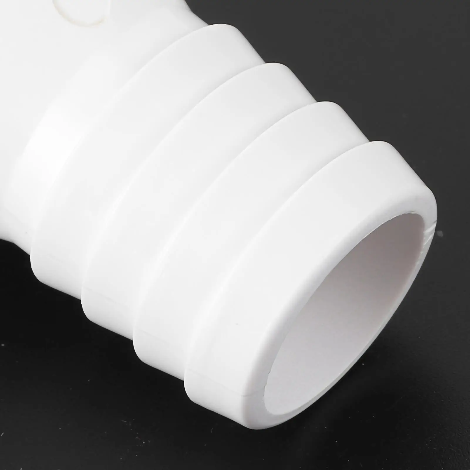 موصل خرطوم بلاستيكي أبيض مقاس 1.25 بوصة من خلال الهيكل لملحقات القوارب البحرية وأجهزة الحرف المائية المتينة
