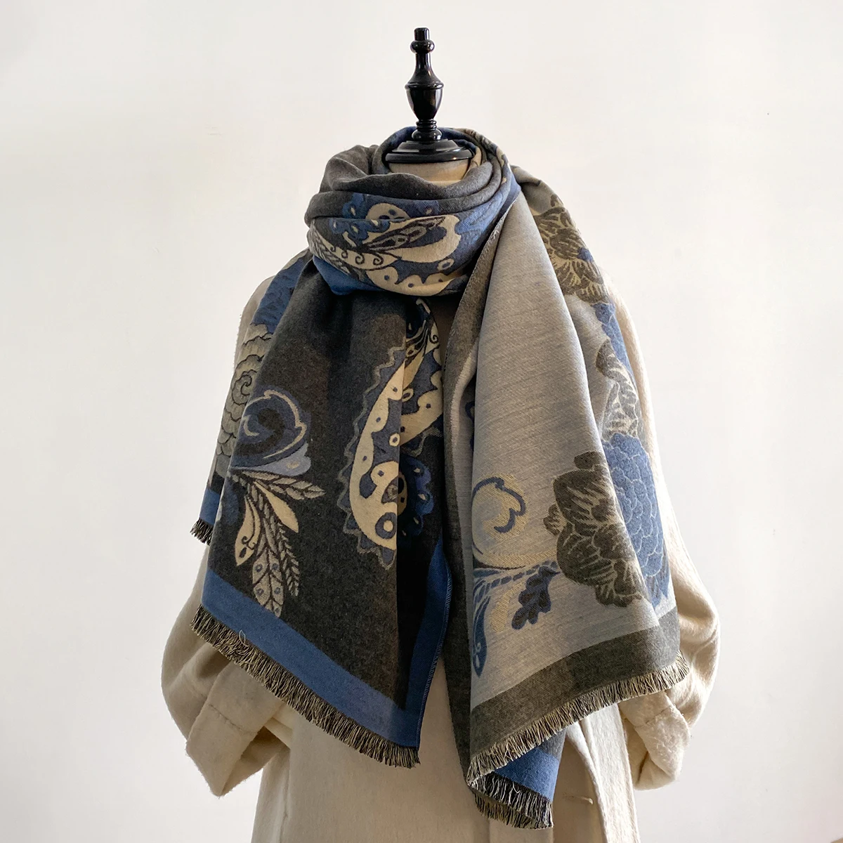 

Luxury Thickened Imitation Cashmere Scarf for Women Soft Winter Jacquard Wrap Shawl with Elegant flower Patterns