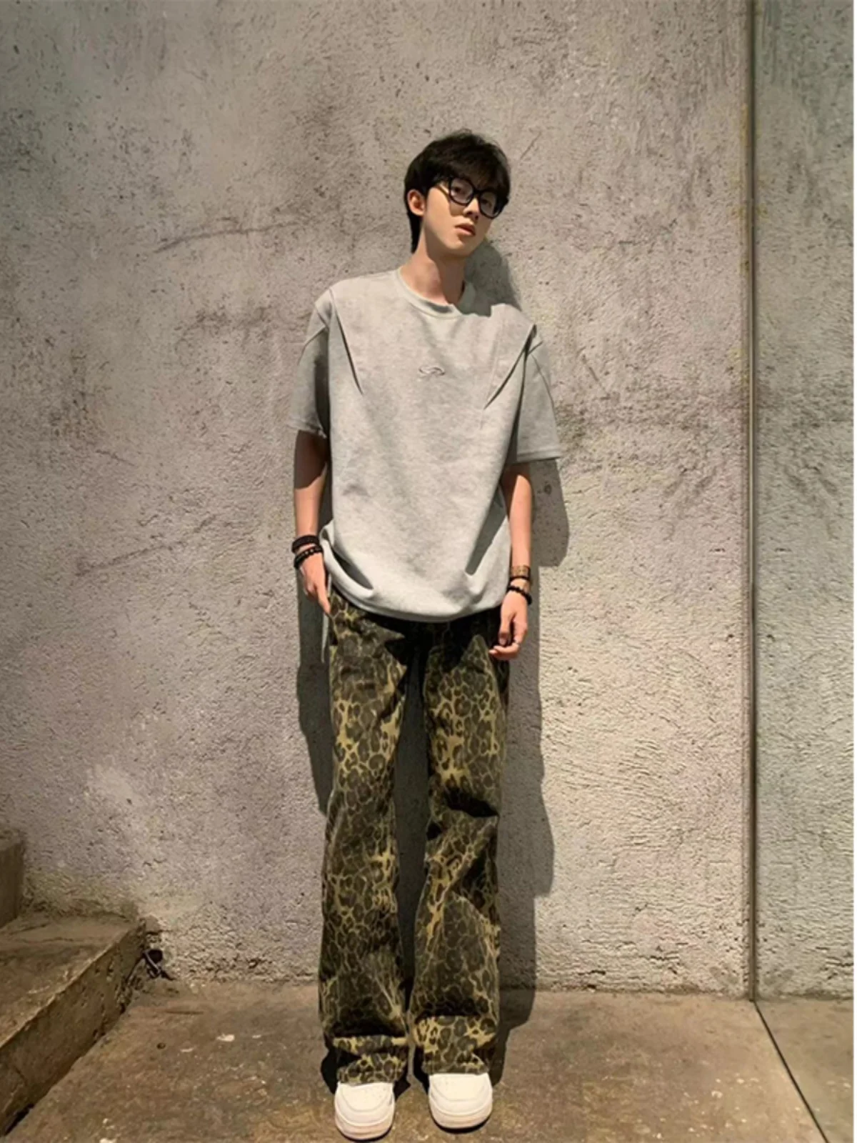 Retro American Leopard Print Men's Jeans Summer Design Wide Leg High Street Cool Teenage Boys Straight Cut Denim Trousers