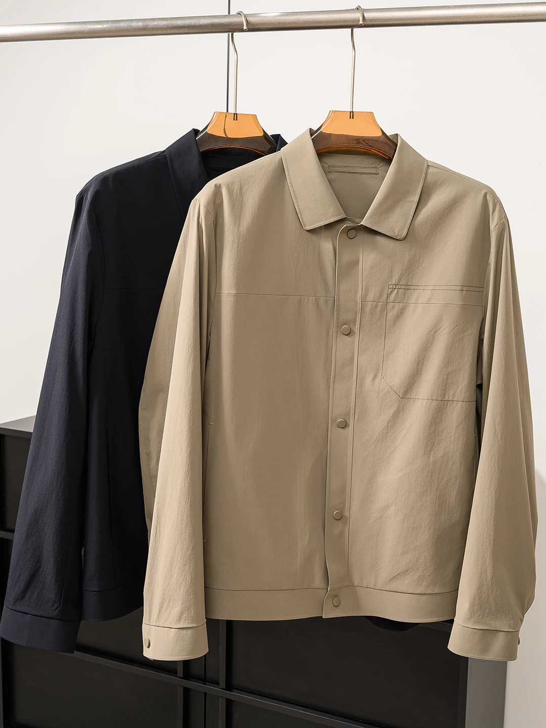 

Light Business Men's Jacket Anti-Wrinkle Comfortable Flip-Collar Lightweight Spring Commuting Versatile Stylish Polyester Fiber