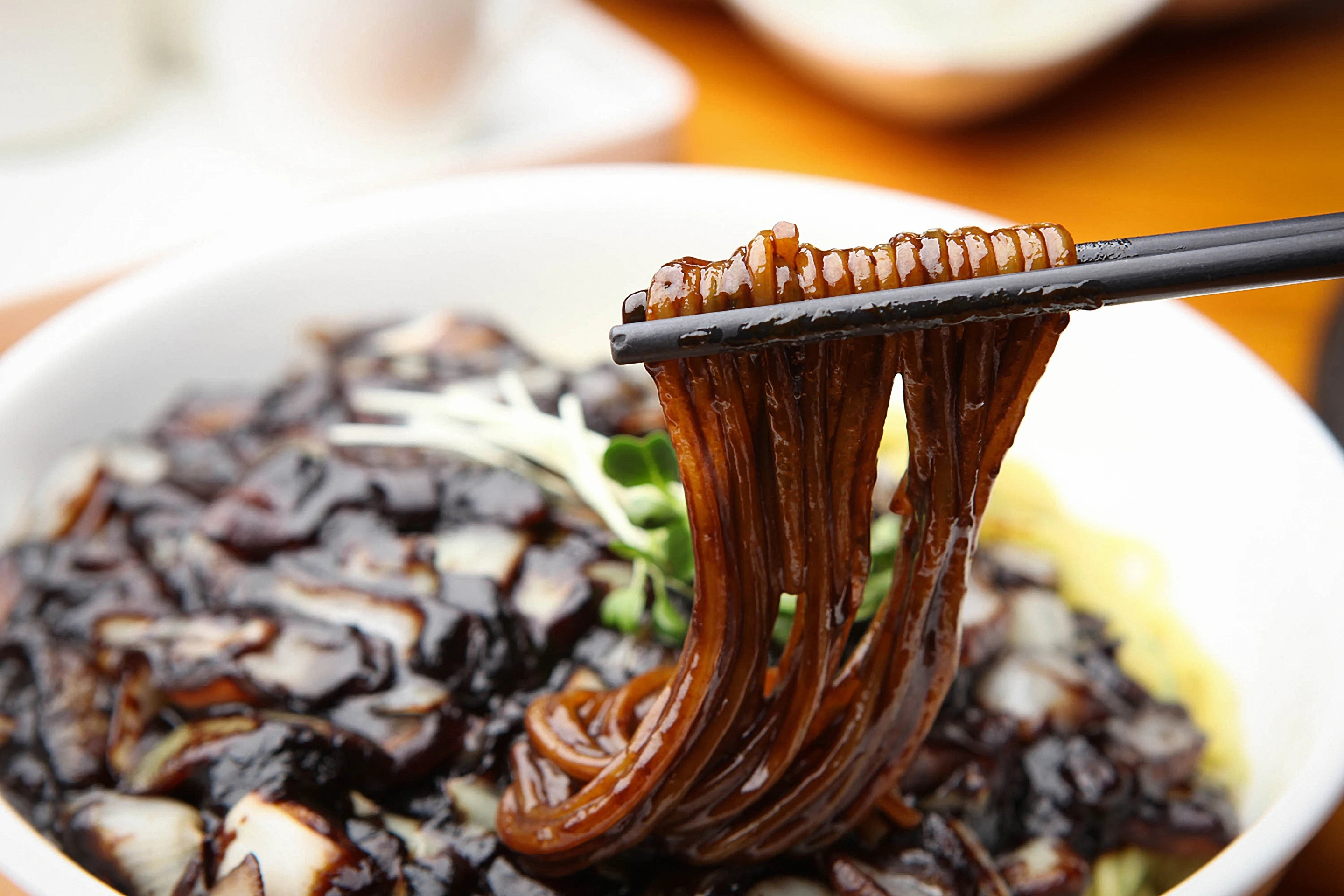 مجموعة Haearae مملوءة بالخضار واللحوم Jjajangmyeon مكونة من 5 أدوات