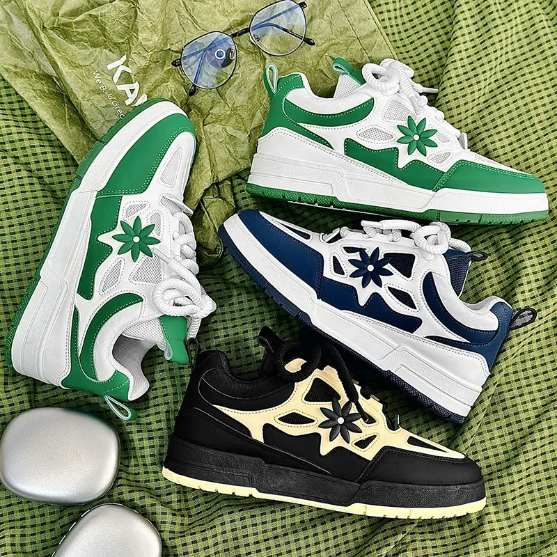 أحذية كاجوال للطلاب على الطراز الكوري الجديد لموسم 2024 نعل سميك كلاسيكي قابل للتنفس للجري في الهواء الطلق وأحذية رياضية للرجال