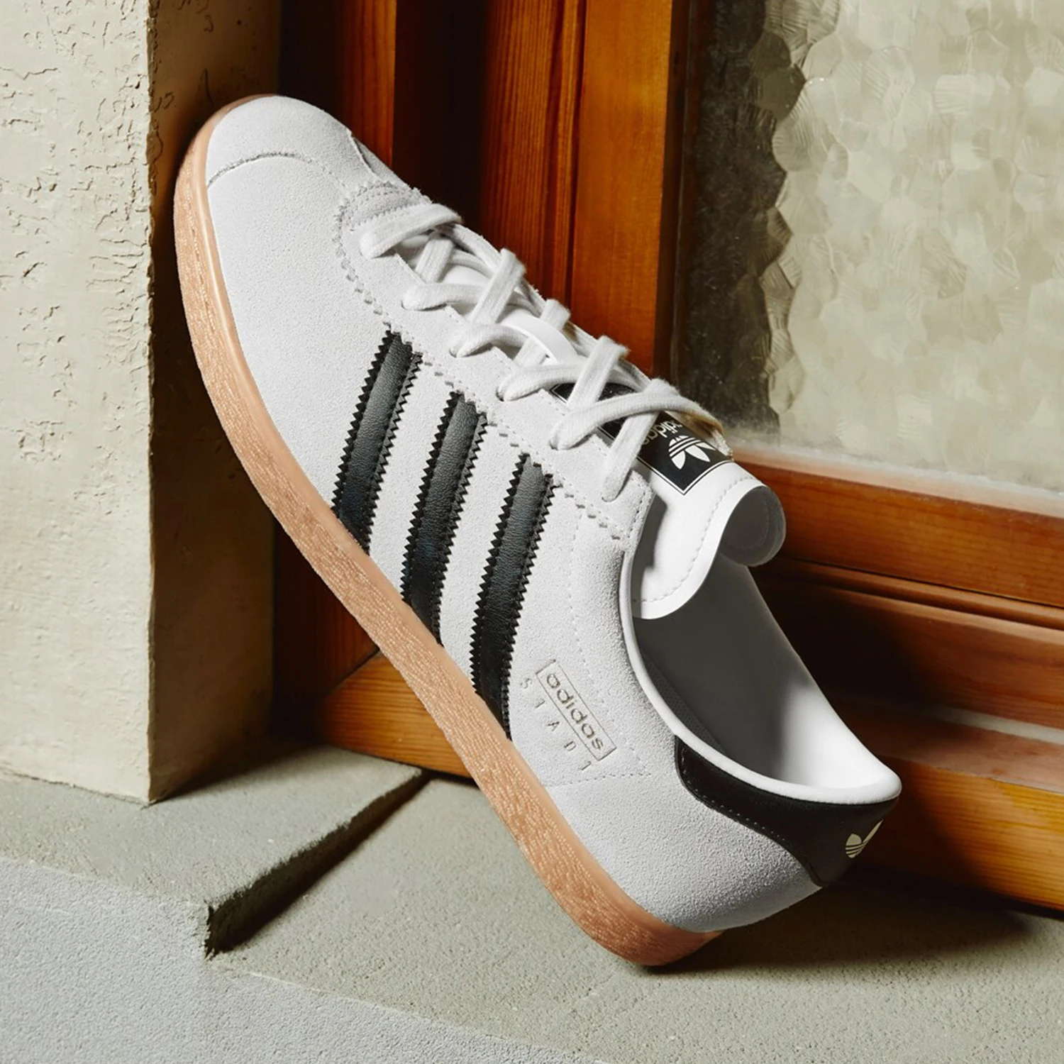 

Официальные мужские и женские повседневные легкие кроссовки Adidas на тонкой подошве с низким вырезом JR6343