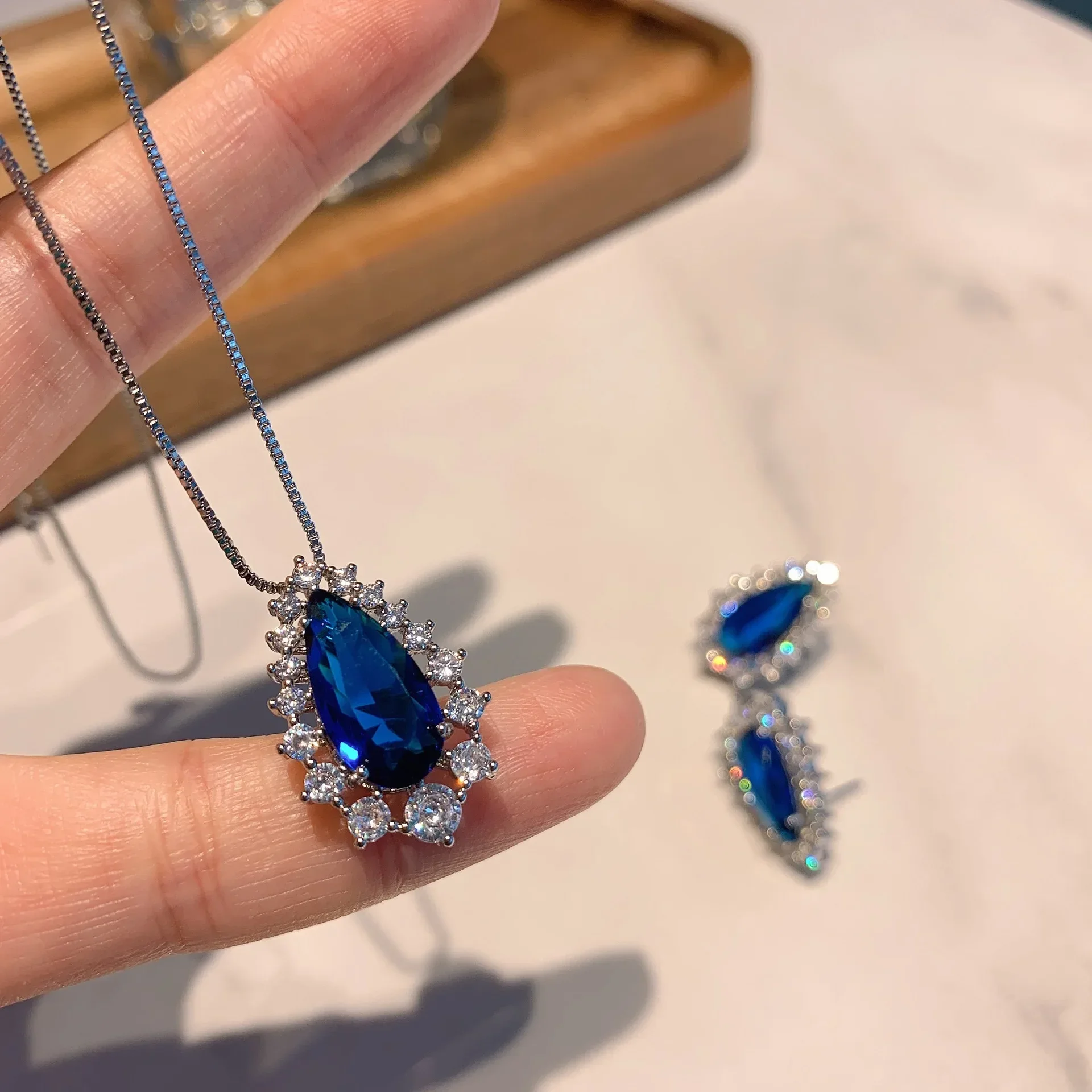 SrJewelry European and American Tanzanian Blue Imitation Blue Treasure Large Droplet Jewelry Set Earstuds 8 * 16 Pendant 15 * 25