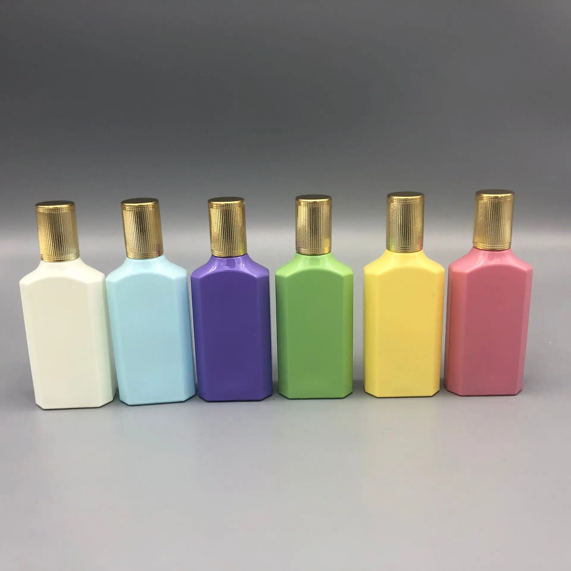 1pcs 6 Color Metal Covers Glass Tank 30ml Perfume Bottle Aluminum Nozzle Spray Refillable Bottle Parfum Cosmetic Glass Container