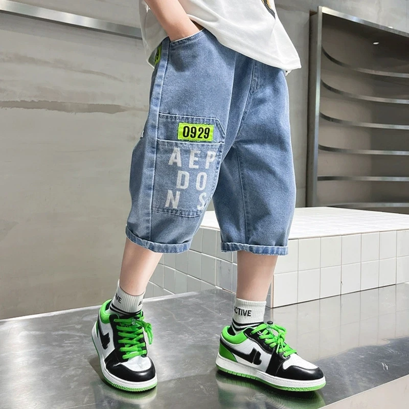 Jeans-Shorts für Teenager-Jungen, Sommermode, mit Buchstaben bedruckt, weiche Hosen für 4–14 Jahre, Freizeithosen für Kinder, Kinderkleidung