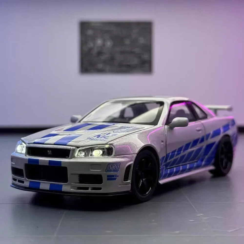 1:32 Alloy Nissan GTR R34 Modele Zabawki Samochody Gumowe Opony Koło Wycofać Supercar Światło Dźwięk Miniaturowy Pojazd Maluch Dzieci Prezent