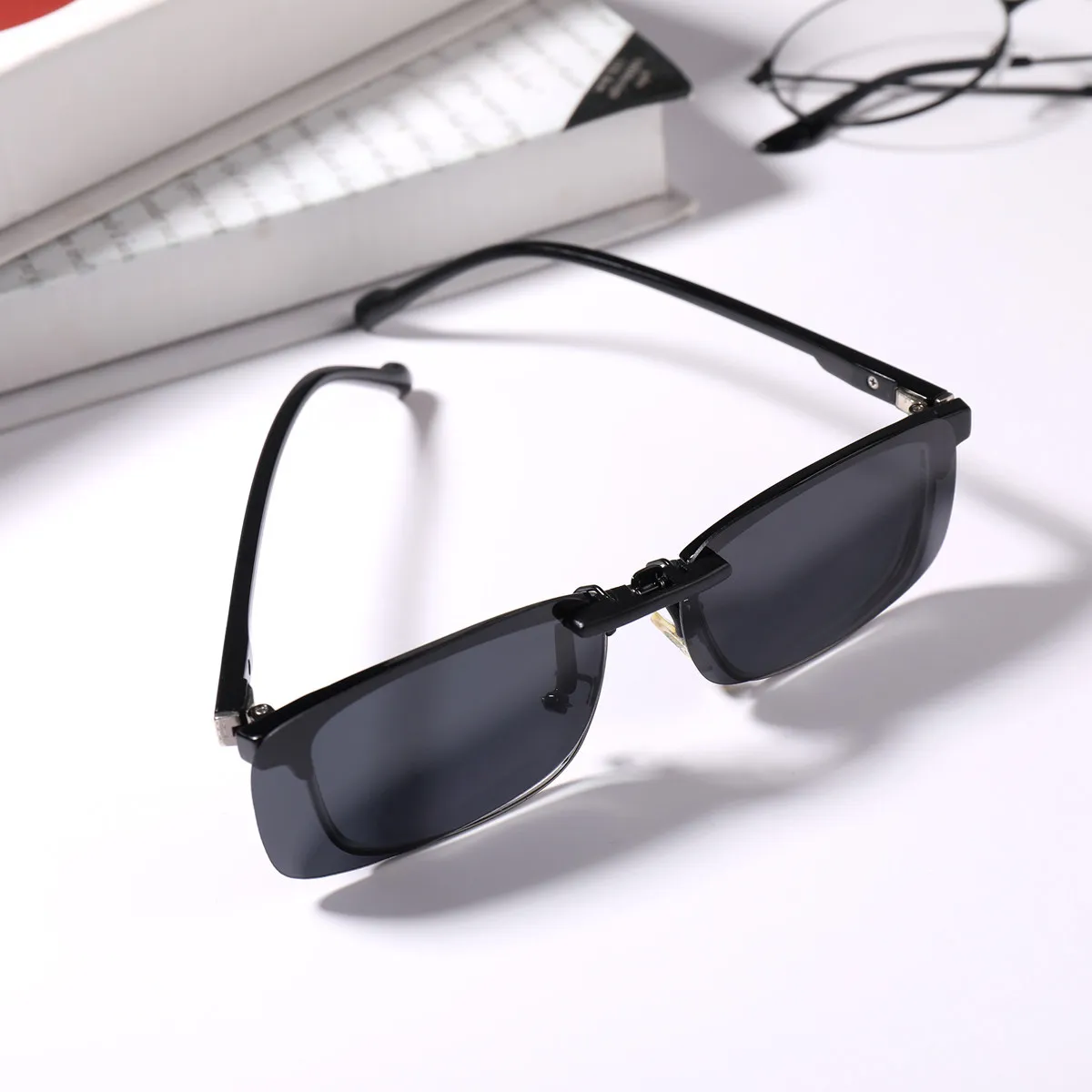 

Набор из 3 поляризационных накладных солнцезащитных очков для очков с диоптриями, премиум-класса, из нержавеющей стали, с линзами против головокружения, для вождения