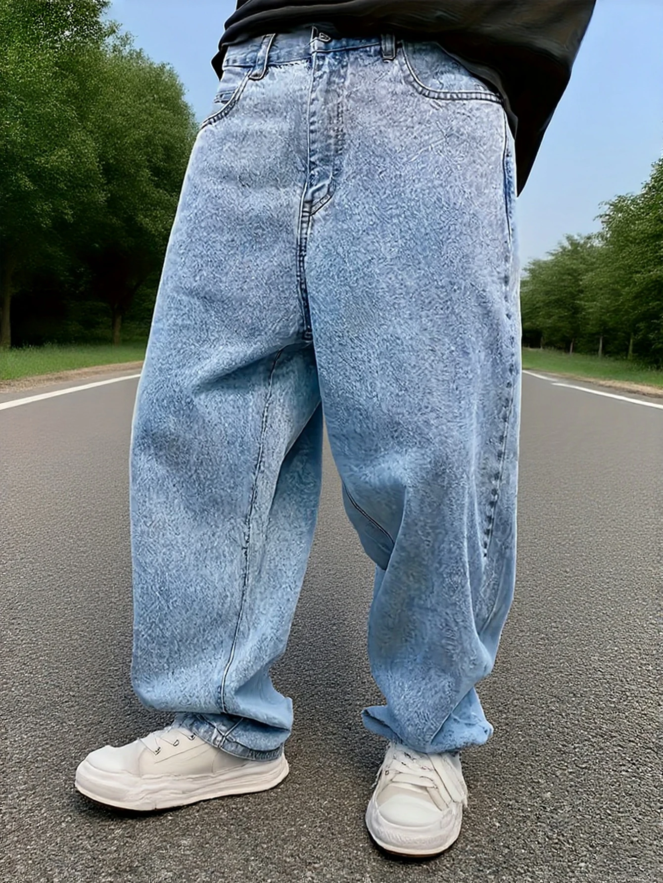 

Men's light blue distressed wide-leg jeans, loose and relaxed, retro and trendy, easily creating a casual street style.