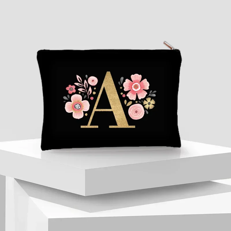 Poudres cosmétiques noires initiales florales, sacs de rouge à lèvres de demoiselle d'honneur de voyage, cadeau d'enterrement de vie de jeune fille, pochette de maquillage légère de luxe