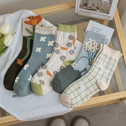 5 pairs of women's retro  artistic  and sweet small flower mid tube socks with lace socks