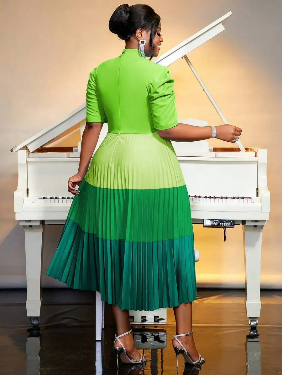 

Women Elegant Pleated Gradient Green Dress With Puff Sleeve